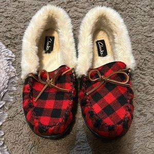 Clarks red & white Buffalo plaid slippers, NEVER WORN